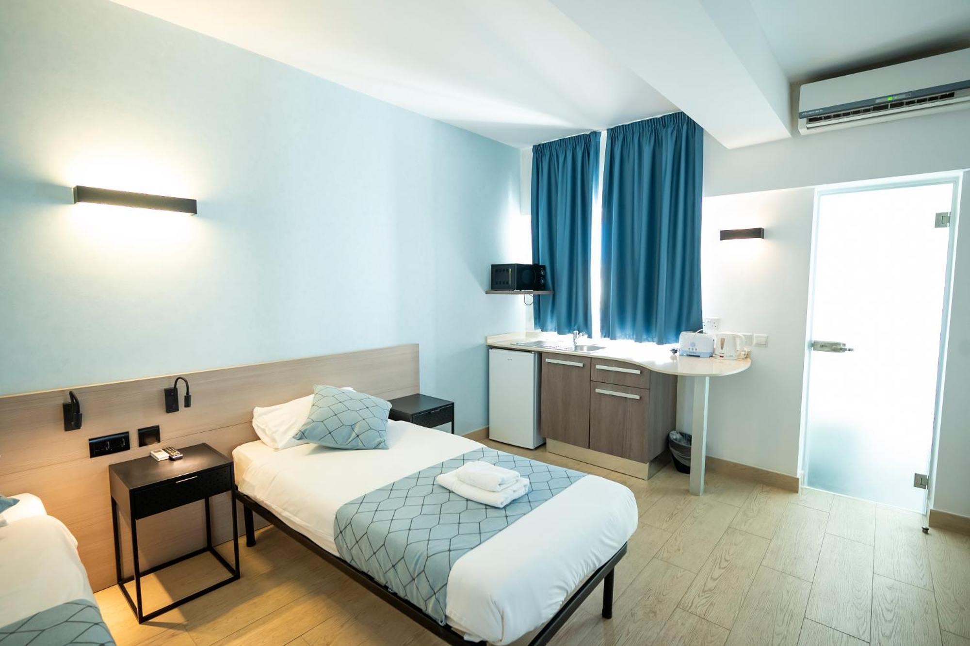 Day'S Inn Hotel And Residence Сліма Екстер'єр фото